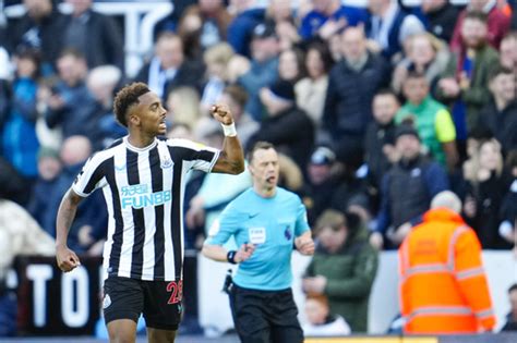 Willock, Wilson goals earn Newcastle 2-0 win over Man United